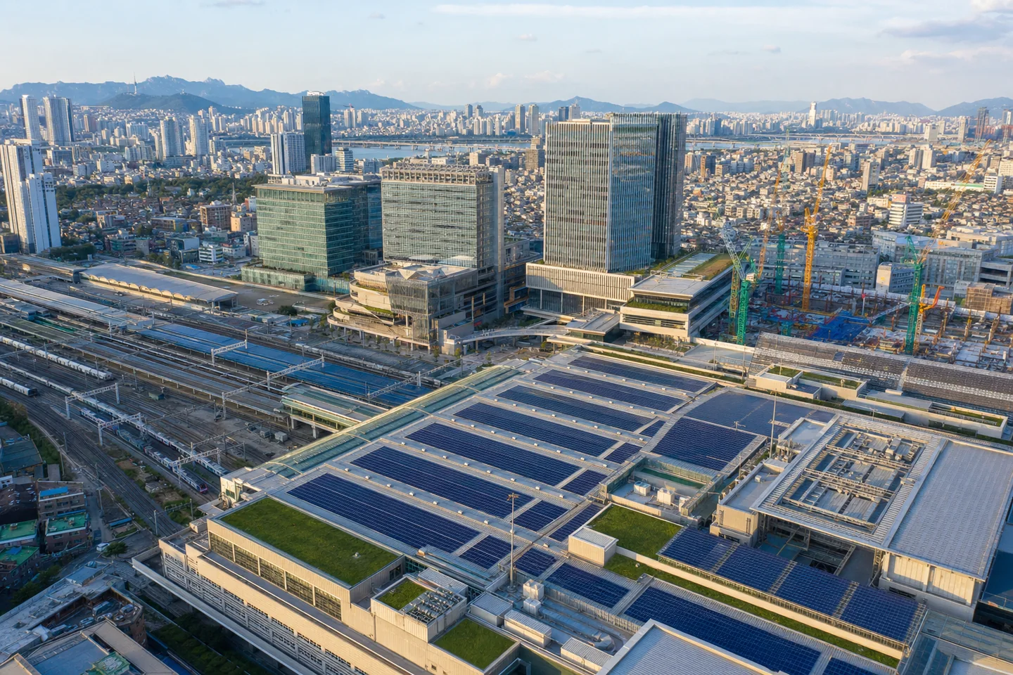 서울 용산구 철도와 업무상업시설 지붕 태양광 설치 검토 예시 이미지