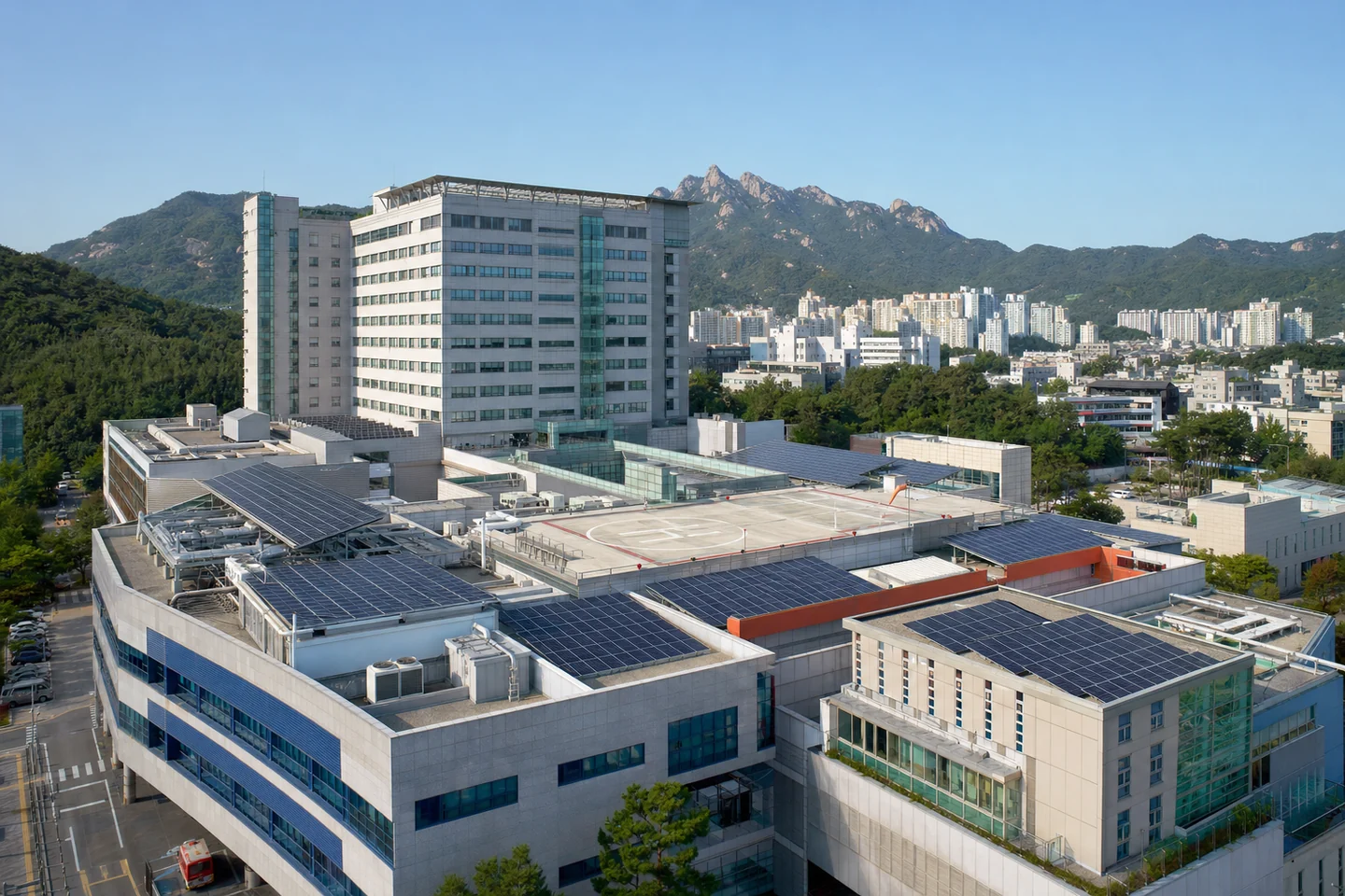 은평구 북한산 인접 의료시설과 공공시설 지붕 태양광 설치 검토 예시 이미지