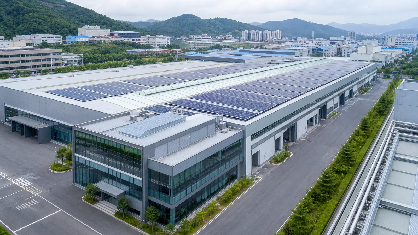 경상남도 창원시 창원국가산업단지 로봇·자동화장비 제조공장 지붕 태양광 설치 검토용 개념 이미지